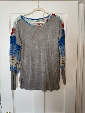 Grey Long-Sleeve Knit Top with Blue Patterned Sleeves